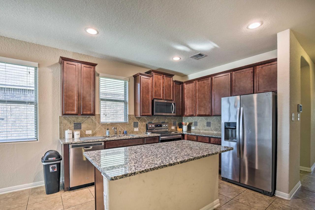 San Antonio Home With Yard About 8 Mi To Lackland! Экстерьер фото